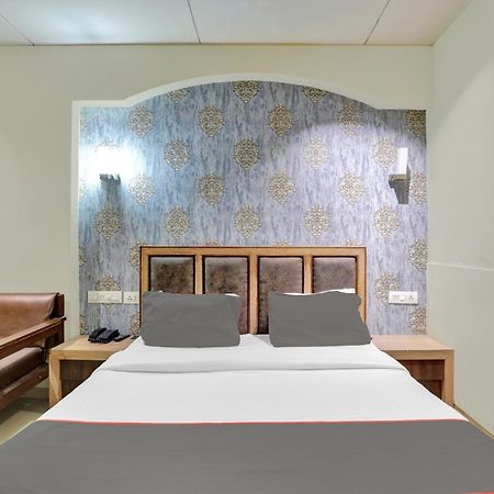 Collection O 82926 Hotel Royal Plaza 아흐메다바드 외부 사진