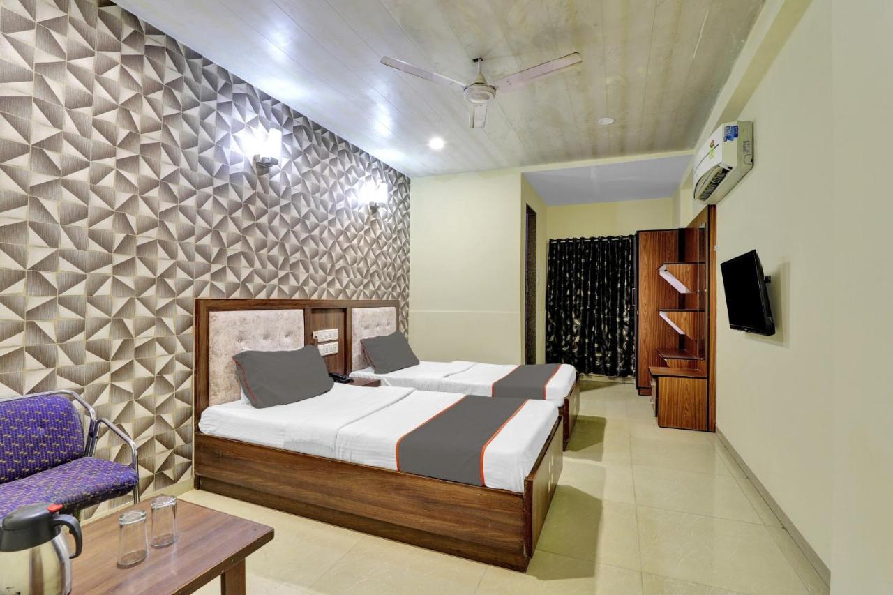 Collection O 82926 Hotel Royal Plaza 아흐메다바드 외부 사진