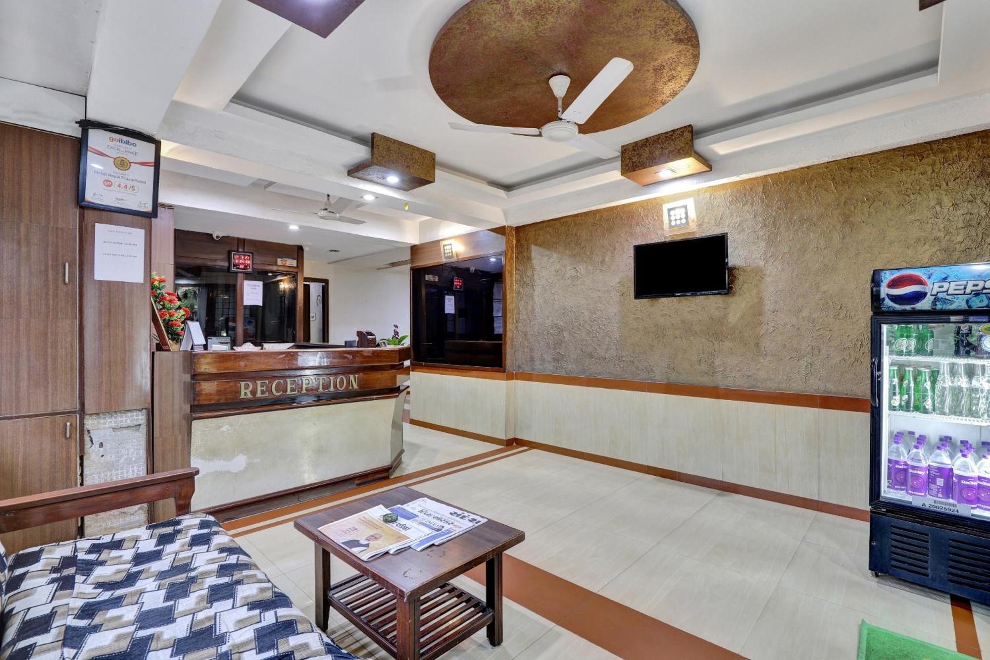 Collection O 82926 Hotel Royal Plaza 아흐메다바드 외부 사진