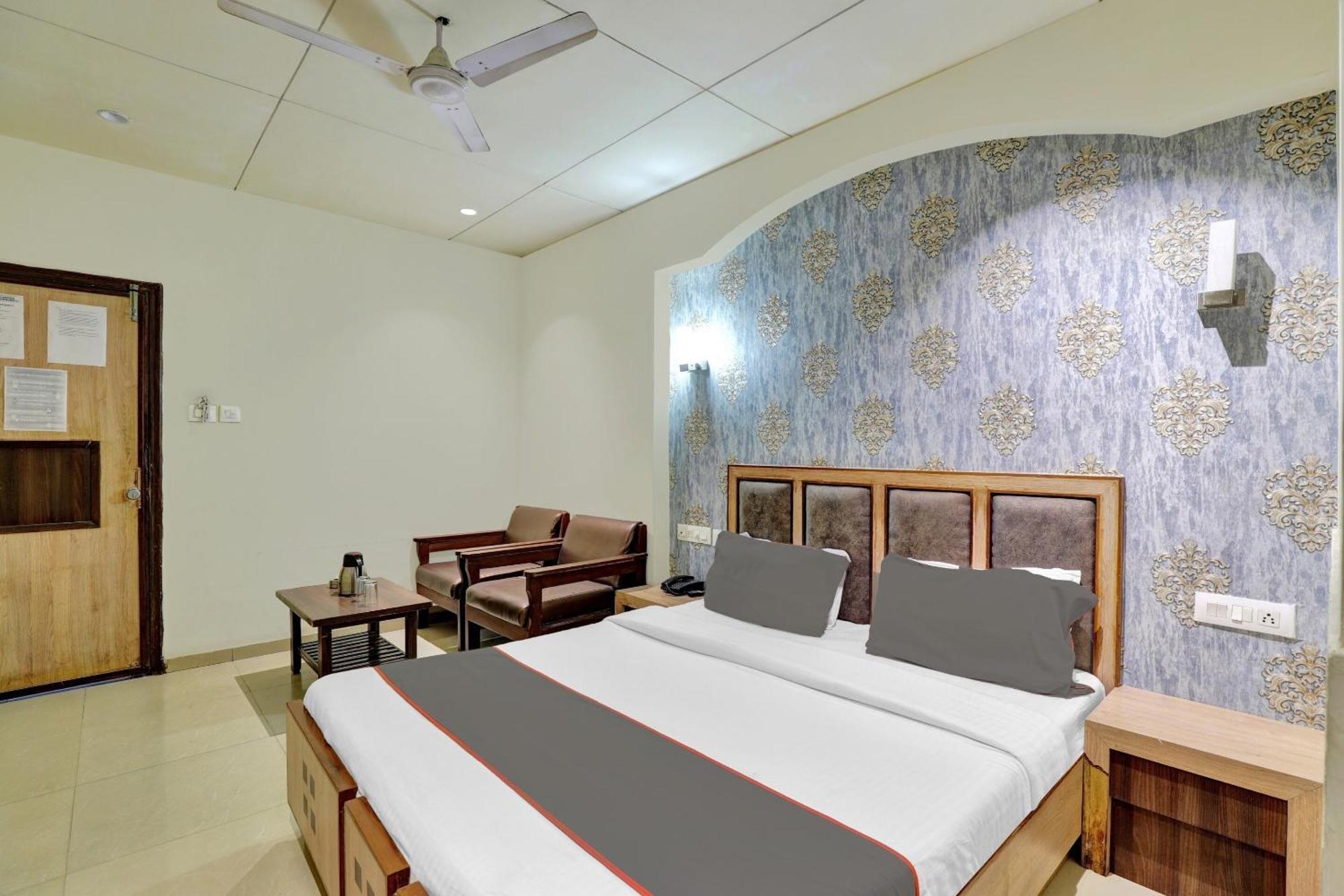 Collection O 82926 Hotel Royal Plaza 아흐메다바드 외부 사진